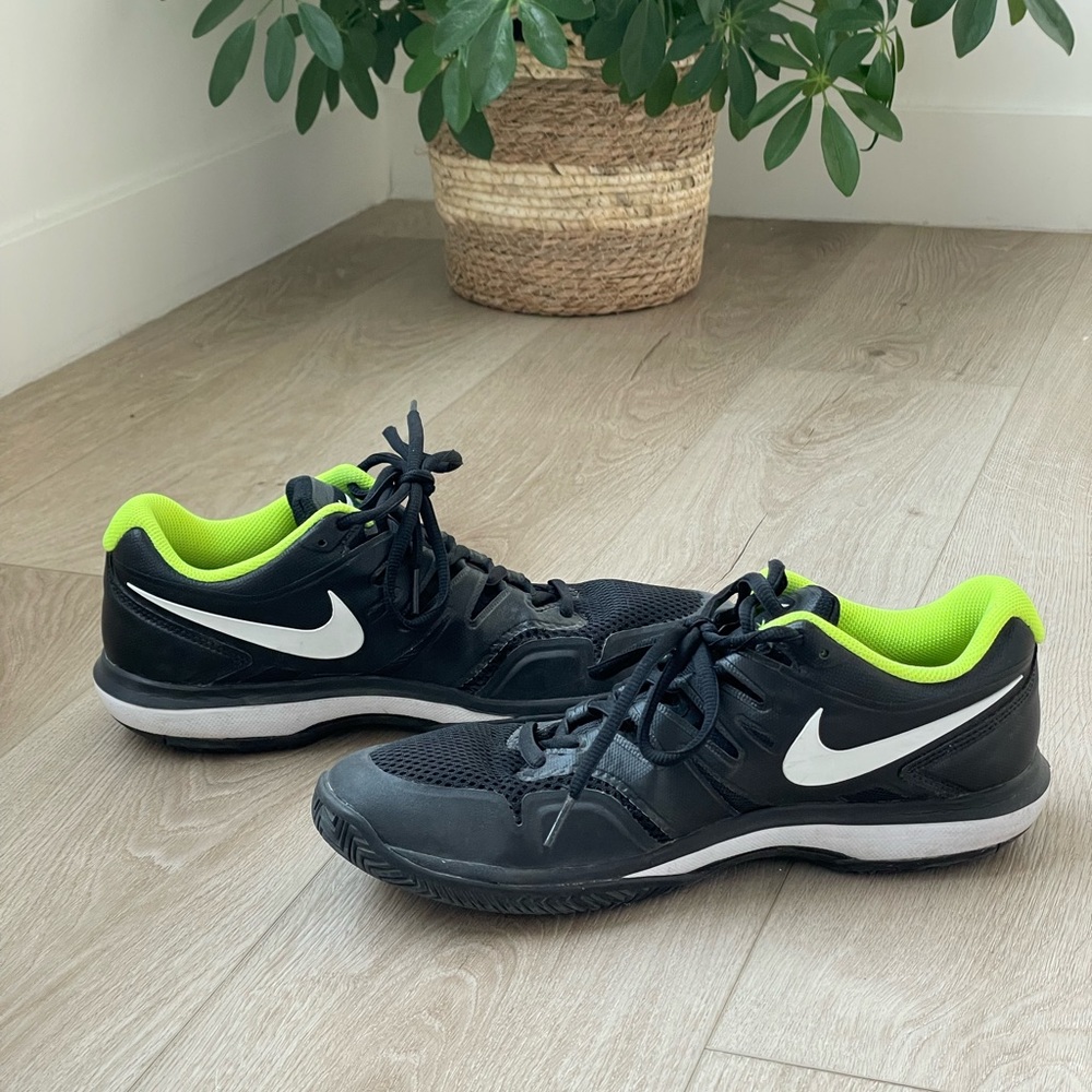 Nike Men’s Tennis Shoe